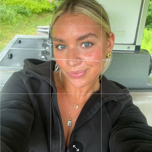 Meet your Posher, Ella - Picture 1 of 4